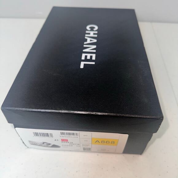 Chanel Espadrilles Tweed White Black Sz 41 Almond Toe Large Logo Flat Shoes NEW - Picture 10 of 11